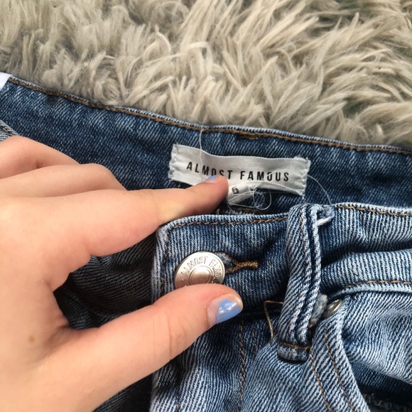 RUE 21 MOM JEANS 💙 - Picture 2 of 3